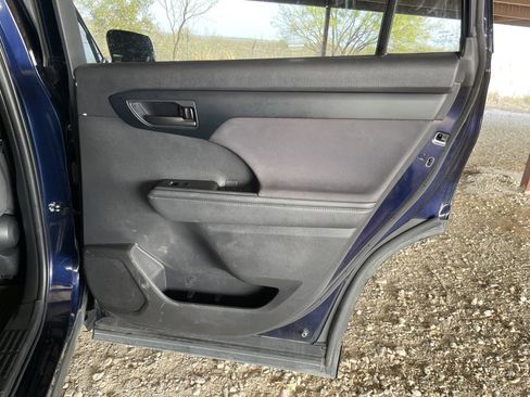 Used 2023 Toyota Highlander LE image 35