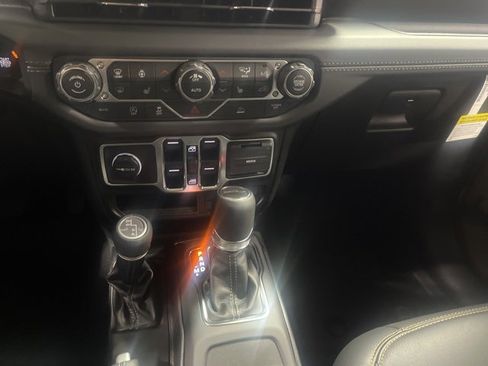 New 2025 Jeep Gladiator Sport image 14