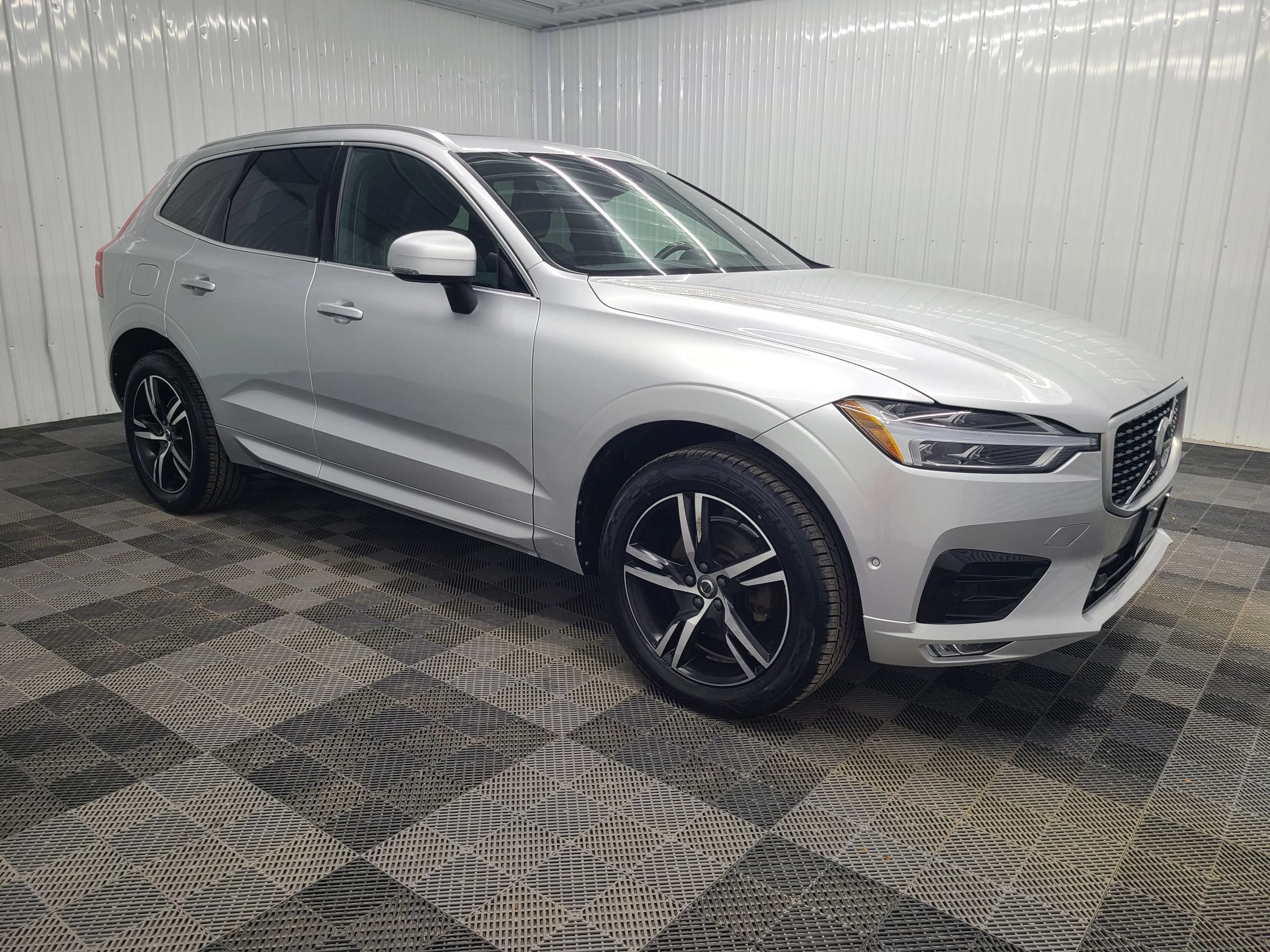 Used 2019 Volvo XC60 T5 R-Design AWD/4WD image 4