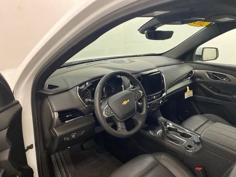 Used 2023 Chevrolet Traverse LT w/ LT Premium Package AWD/4WD image 7