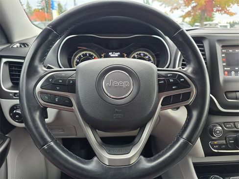 Used 2020 Jeep Cherokee Latitude Plus image 15