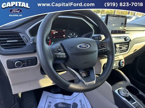 Used 2022 Ford Escape SE image 24