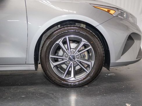 Used 2023 Kia Forte LXS w/ LXS Technology Package FWD image 6