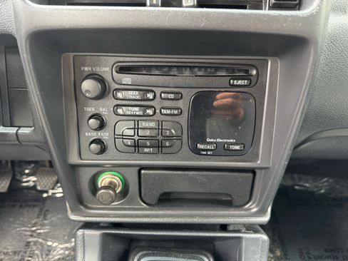 Used 1998 Chevrolet Tracker 4WD image 16