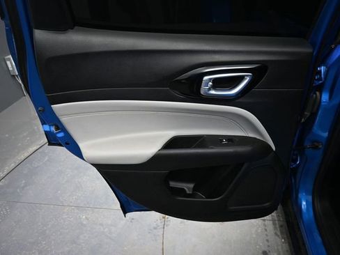 Used 2025 Jeep Compass Limited image 14