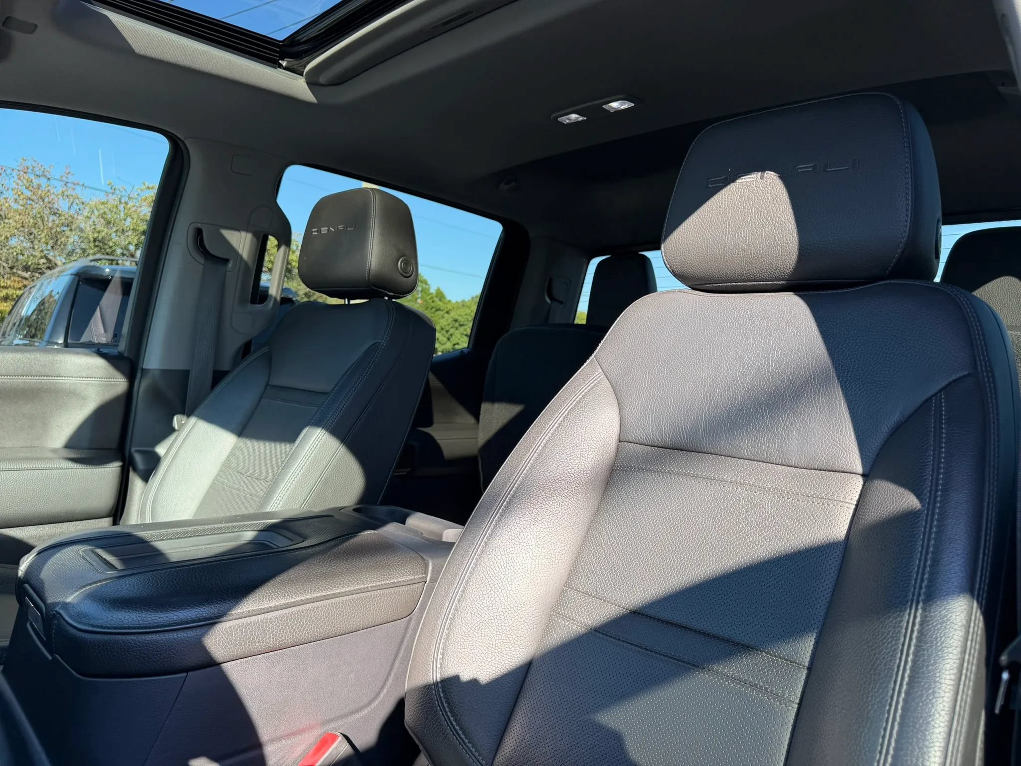 Used 2019 GMC Sierra 1500 Denali w/ Technology Package AWD/4WD image 12