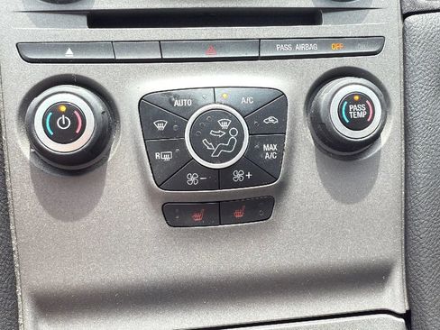 Used 2017 Ford Taurus SEL image 14