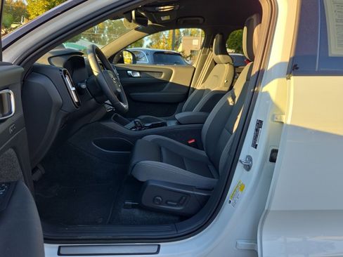 Certified 2024 Volvo XC40 Recharge Core w/ Protection Package Premier image 4