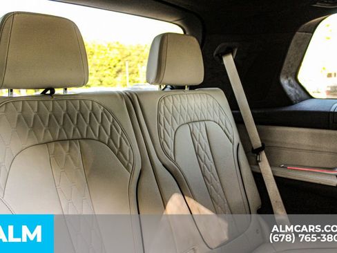 Used 2022 BMW X7 M50i w/ Dynamic Handling Package AWD/4WD image 21