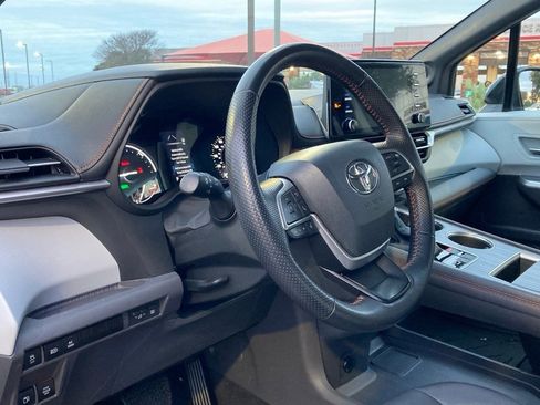 Certified 2024 Toyota Sienna XSE image 9