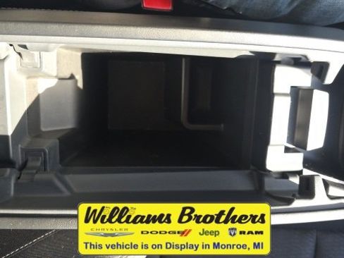 Used 2024 Nissan Rogue SV image 21