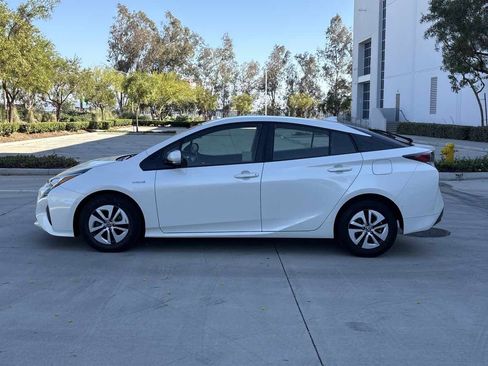 Used 2018 Toyota Prius Two w/ Prius Two Safety Plus Package FWD image 6
