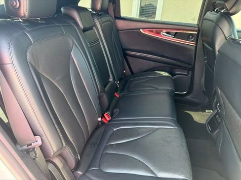 Used 2019 Lincoln Nautilus Reserve AWD/4WD image 17