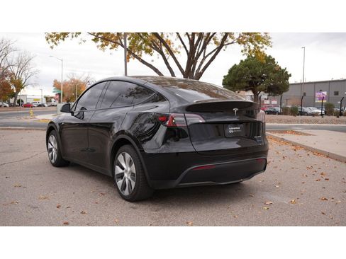 Used 2023 Tesla Model Y Long Range image 4
