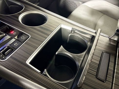 Used 2023 Toyota Sienna Limited image 15