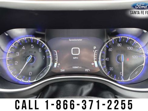 Used 2023 Chrysler Pacifica Touring-L FWD image 35