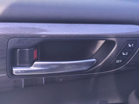 Used 2021 Toyota Highlander Limited image 15