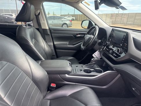 Used 2021 Toyota Highlander XLE FWD image 29