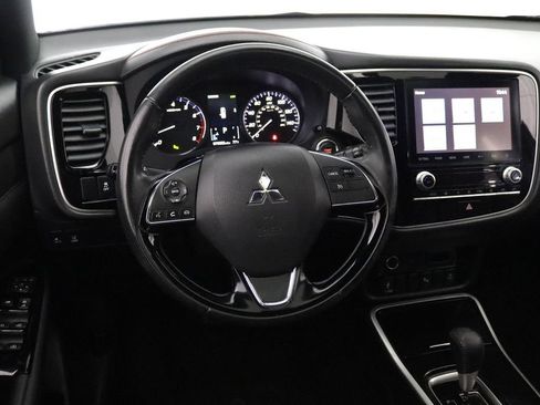 Used 2020 Mitsubishi Outlander LE AWD/4WD image 12