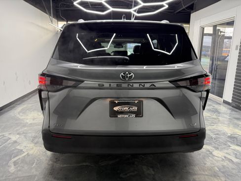 Used 2026 Toyota Sienna XLE image 4