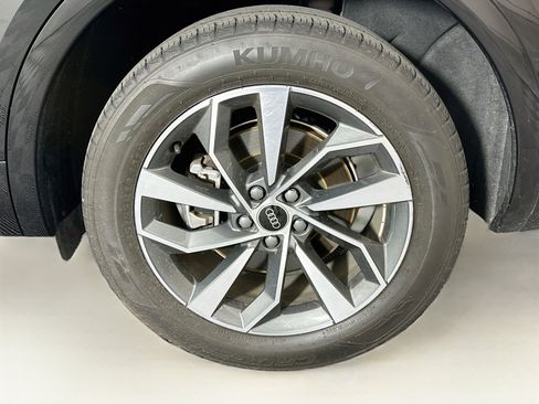 Used 2023 Audi Q5 2.0T Premium w/ Convenience Package AWD/4WD image 11