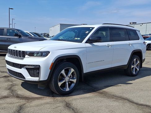 New 2026 Jeep Grand Cherokee L Limited w/ Luxury Tech Group II AWD/4WD image 2