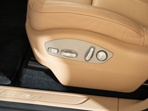 Certified 2026 Porsche Macan AWD/4WD image 13