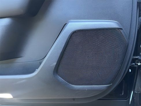 Used 2025 Toyota Highlander Platinum image 21