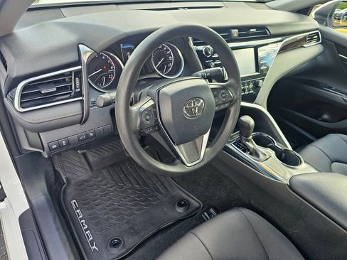 Used 2018 Toyota Camry LE FWD image 19