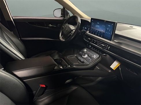 Used 2023 Lincoln Nautilus AWD image 18