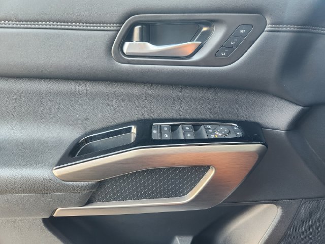 Used 2025 Nissan Pathfinder Platinum w/ Cargo Package FWD image 24