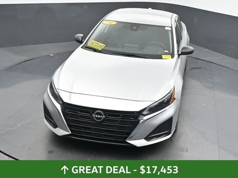 Used 2024 Nissan Altima 2.5 SV image 39