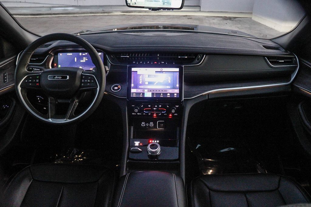 Used 2024 Jeep Grand Cherokee L Limited w/ Luxury Tech Group II AWD/4WD image 13