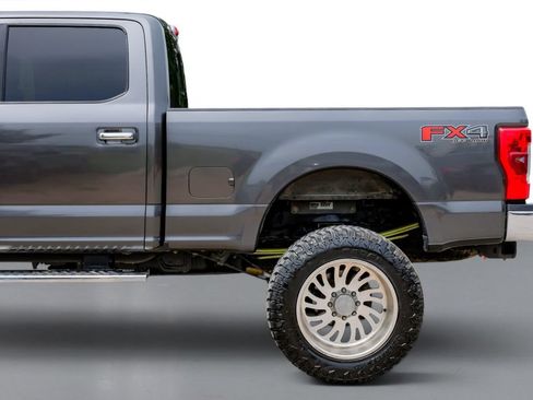 Used 2019 Ford F250 Lariat w/ Lariat Ultimate Package AWD/4WD image 11