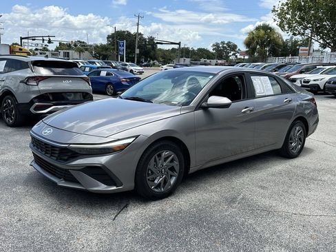 Used 2024 Hyundai Elantra SEL FWD image 9