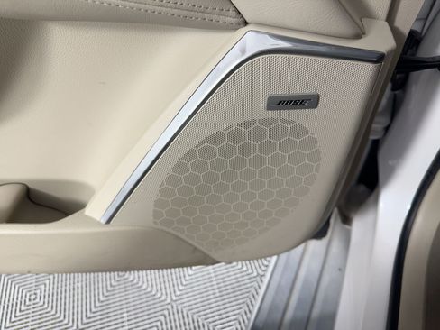 Used 2019 Cadillac Escalade ESV Premium Luxury image 22