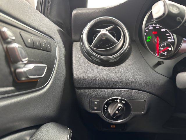 Used 2018 Mercedes-Benz GLA 250 4MATIC image 16