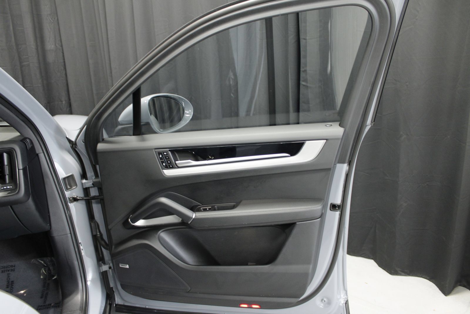 Certified 2026 Porsche Cayenne E-Hybrid AWD/4WD image 26
