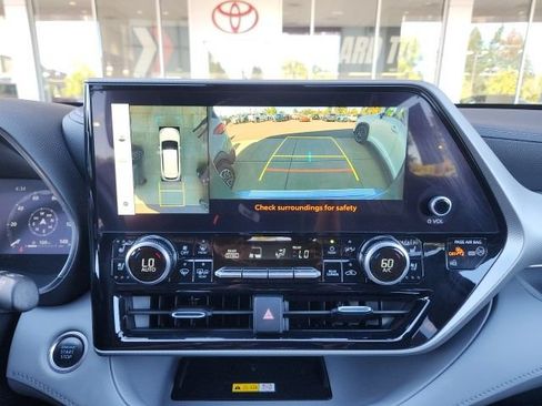 Certified 2024 Toyota Highlander Platinum AWD/4WD image 14