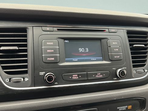 Used 2017 Kia Sedona LX FWD image 18