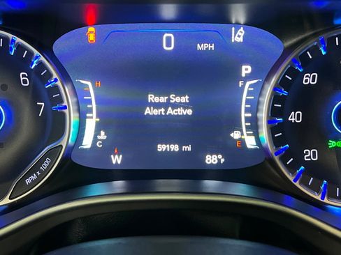 Certified 2025 Chrysler Pacifica Select FWD image 14