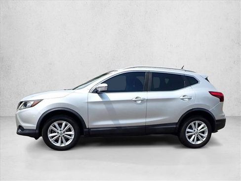 Used 2017 Nissan Rogue Sport SV FWD image 2