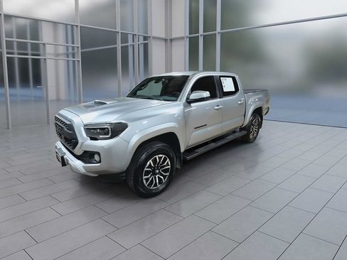 Used 2023 Toyota Tacoma TRD Sport w/ Black Out Package (TMS) AWD/4WD image 4