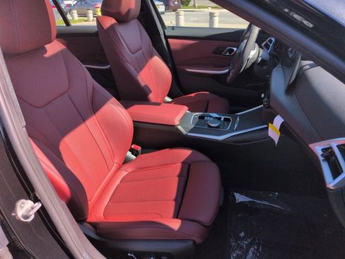 Used 2025 BMW 330i Sedan w/ Premium Package image 22