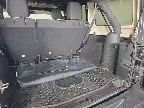 Used 2018 Jeep Wrangler Unlimited Sport S AWD/4WD image 24