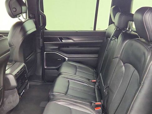 Used 2023 Jeep Wagoneer Series III w/ Convenience Group I AWD/4WD image 20