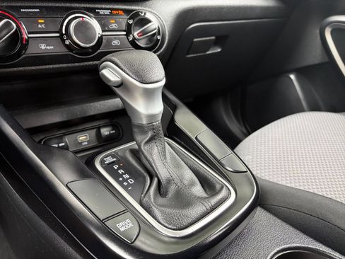 Used 2025 Kia Soul LX w/ LX Technology Package FWD image 39