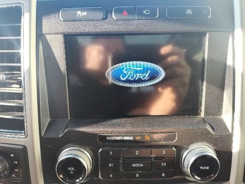 Used 2018 Ford F150 Lariat w/ Equipment Group 502A Luxury AWD/4WD image 25