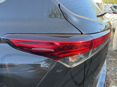 Used 2022 Toyota Highlander XLE FWD image 16