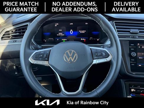 Used 2023 Volkswagen Tiguan SE w/ Panoramic Sunroof Package image 26